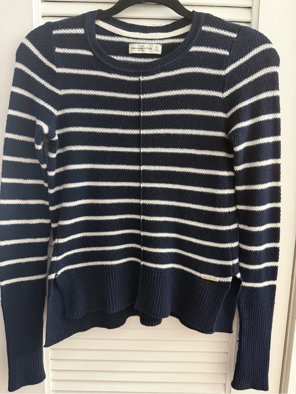 Abercrombie & Fitch Navy and White Striped Crewneck Sweater Size XS